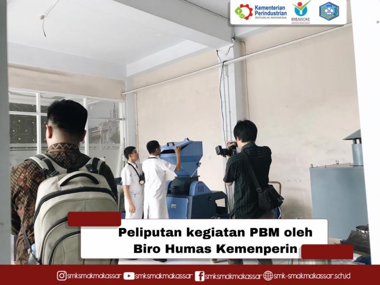 {SMK SMAK Makassar} : Kegiatan peliputan proses PBM SMAK Makassar oleh Biro Humas Kemenperin